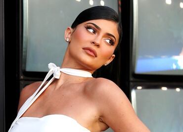 Kylie Jenner se quita el bikini junto al mar para celebrar su cumpleaños 26