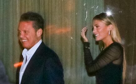 La novia de Luis Miguel 'enciende' Instagram con bikini animal print