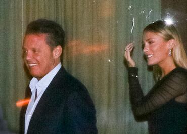 La novia de Luis Miguel 'enciende' Instagram con bikini animal print