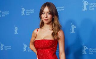 Sydney Sweeney “derrite” Instagram al posar en atrevidos bikinis