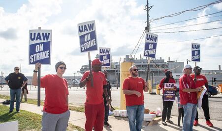 Huelga histórica en el sector automovilístico de EU: Las claves del conflicto laboral