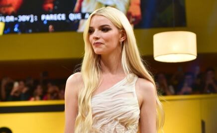 Anya Taylor-Joy se ve angelical y bella con conjunto traslúcido al estilo braless en Brasil