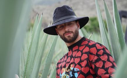 Maluma visita Oaxaca y promociona su nueva marca de mezcal 'Contraluz'