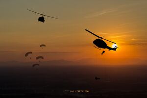 Cadete mexicano  fallece al no abrirse su paracaídas durante entrenamiento. VIDEO