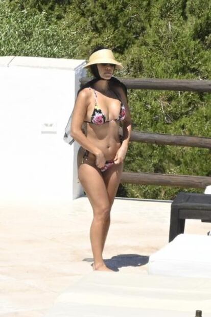 Kourtney Kardashian se luce con bikini durante vacaciones en Cerdeña