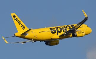 Pasajera ebria agrede a asistentes de vuelo de Spirit Airlines en EU