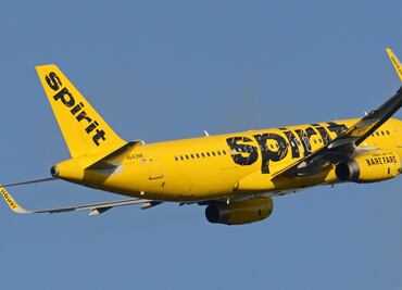 Pasajera ebria agrede a asistentes de vuelo de Spirit Airlines en EU