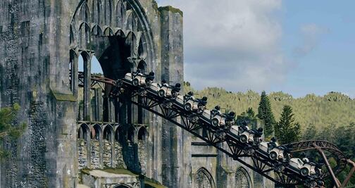 Video. Hasta 10 horas de espera para subir a la montaña rusa de Hagrid 