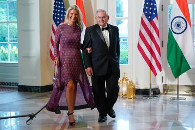 Senador demócrata Robert Menéndez, imputado por soborno y lingotes de oro