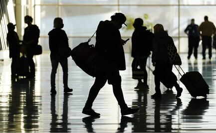 Caos en aeropuertos de EU; cancelan miles de vuelos por tormentas