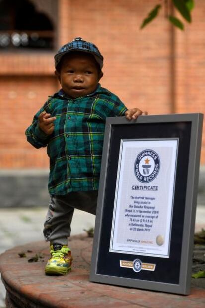 Récord Guinness: el adolescente más bajo del mundo mide 73.43 