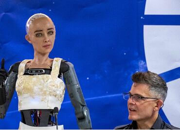 Robots aseguran ser líderes más eficientes que los humanos, pero prometen no quitar puestos de trabajo