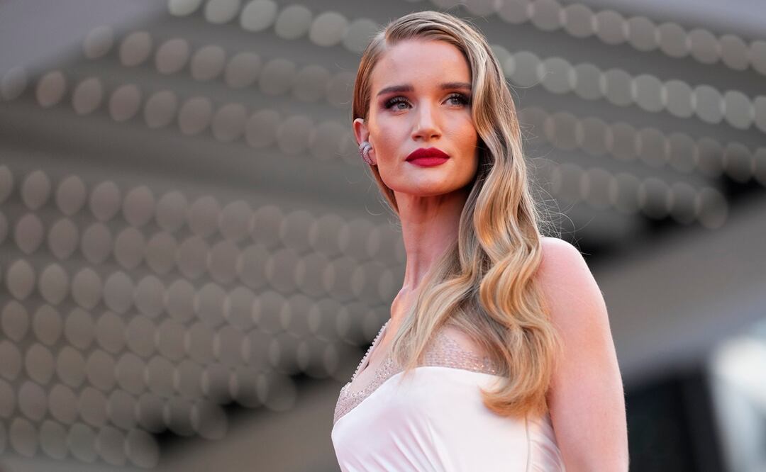 Rosie Huntington-Whiteley /AP