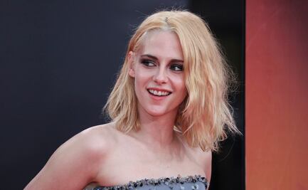 Kristen Stewart se luce en lujoso vestido en premiere de ‘Spencer’