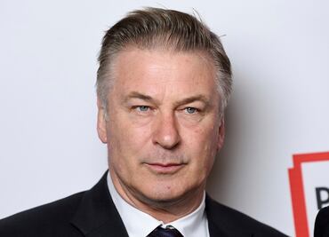 Alec Baldwin contrató a exfiscal federal para enfrentar demandas por tiroteo