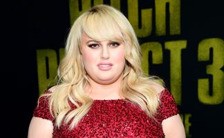 Rebel Wilson posa en lencería tras perder más de 30 kilos