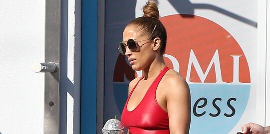 Los leggings rojos de látex con los que Jennifer Lopez impactó