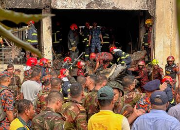 Se desploma avión de la fuerza aérea en Bangladesh sobre una escuela; suman 19 muertos y más de 100 heridos