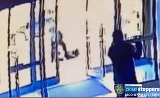Detienen a hombre que golpeó a mujer asiática en NY