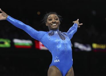 Simone Biles hace historia al ganar su sexto título de campeona del mundo en gimnasia. VIDEO