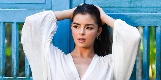 Demi Rose cautiva con bikini negro durante sesión en Tailandia