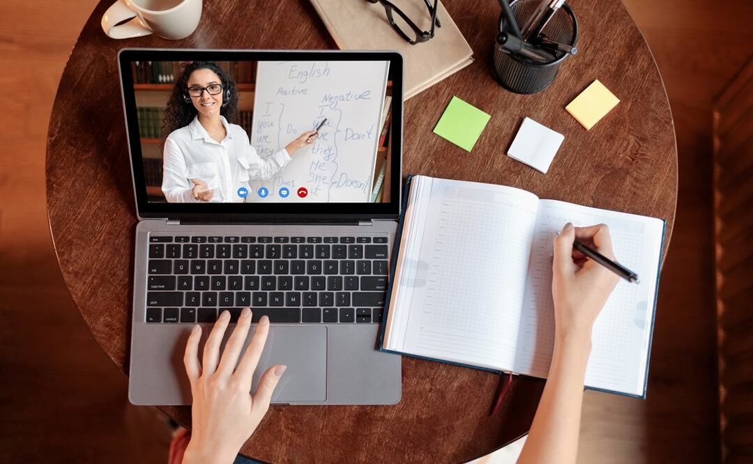 UNAM curso de IA. Foto: iStock/Prostock-Studio