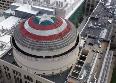 Video. Transforman cúpula del MIT en escudo de Capitán América