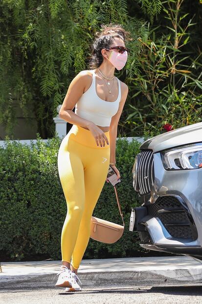 Eiza González cautiva con 'figura irreal' en leggings amarillos