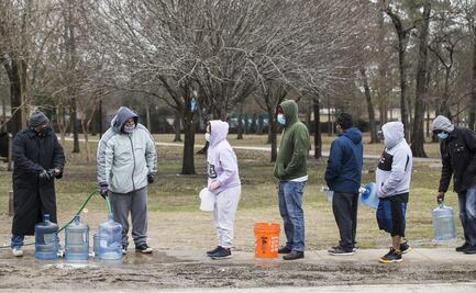 Millones siguen sin luz en EU; miles en Texas se quedan sin agua