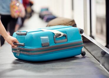 Evita robos o daños: consejos para viajar con objetos valiosos en el equipaje de avión