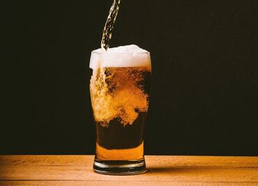 Compañía paga por poner anuncios de cerveza en casa