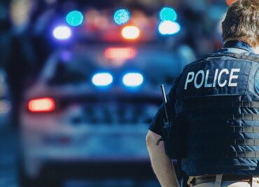 Despiden a policía por utilizar su uniforme en video de estrella de OnlyFans