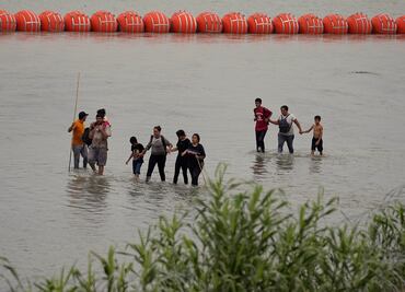 Texas obtiene victoria en su defensa de la barrera de boyas en la frontera con México