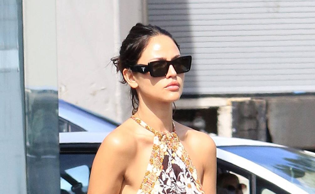 El vestido ceñido con el que Eiza González cautivó en Los Ángeles