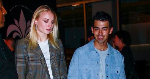 Sophie Turner deslumbra con minishort y blazer en Nueva York