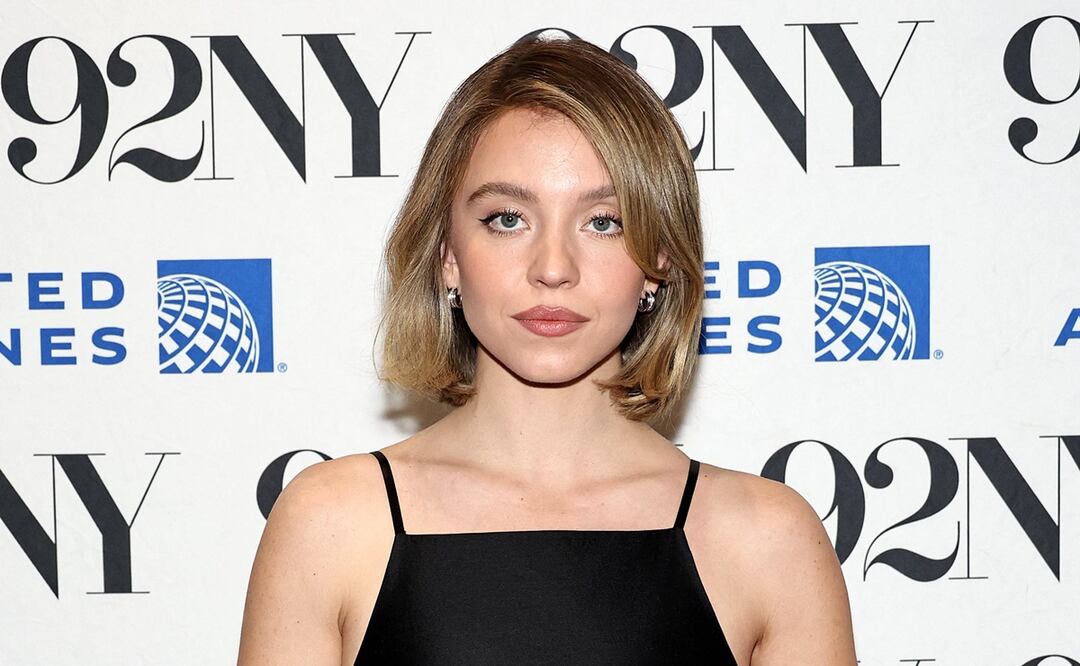 Sydney Sweeney impone tendencia con minivestido de transparencias en Nueva York. Foto: AFP