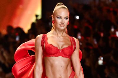Candice Swanepoel luce el ‘bikini body’ perfecto para este verano en sesión  
