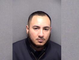 Arrestan a hombre por muerte de su hijo en EU; lo forzó a tomar gel antibacterial