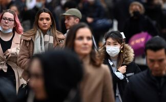 Europa advierte que la vacuna no es suficiente para frenar a ómicron