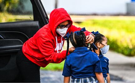 Alumnos en Florida afrontan peor ola de covid y pelea política por cubrebocas