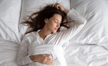 ¡Trabajo literalmente de ensueño! Pagan mil dólares por tender tu cama durante 30 días