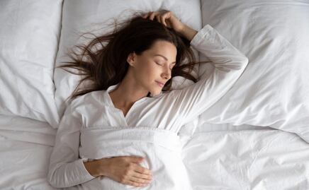 ¡Trabajo literalmente de ensueño! Pagan mil dólares por tender tu cama durante 30 días