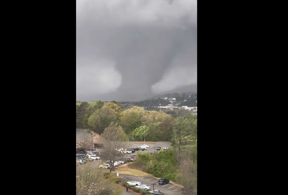Poderoso tornado golpea zona de Little Rock, Arkansas. Tomada de Twitter
