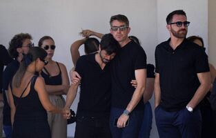 Familia del jugador del Liverpool Diogo Jota y su hermano se reúne en capilla antes de funeral