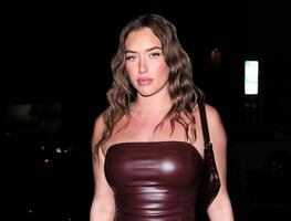 Anastasia Karanikolaou conquista Instagram con sesión en lencería transparente