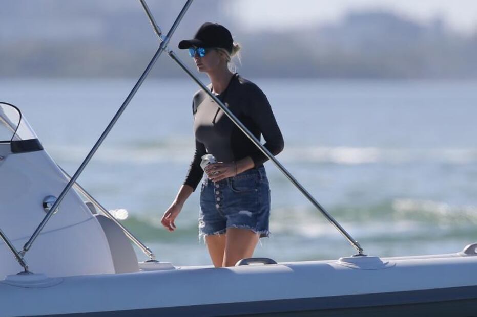 Ivanka Trump se luce con ajustado traje de baño a bordo de yate