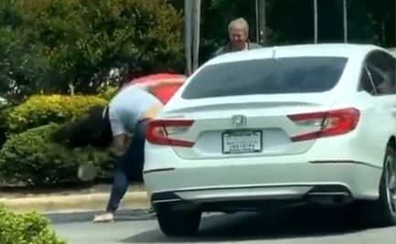 Automovilistas pelean en gasolinería de EU por compras de pánico