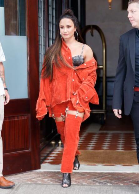 ¿Sexy o vergonzoso? Demi Lovato muestra de más con desatinado look