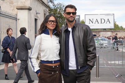 Eiza González deslumbra en París con look de lentejuelas tras rumores de compromiso con Grigor Dimitrov