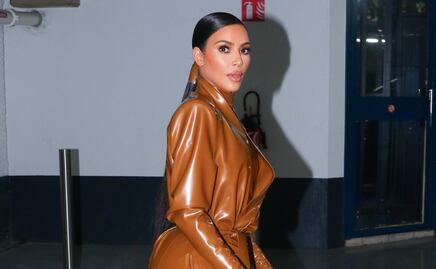 Kim Kardashian delinea sus curvas con atuendo látex en París